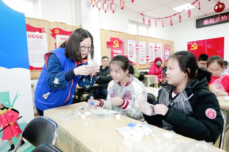 科学启明星 点亮知识空间  ——“小小科学家之火山秘境爆发”科普讲堂如期举办