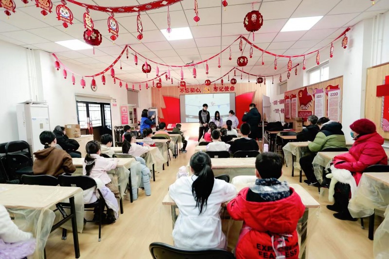 科学启明星 点亮知识空间  ——“小小科学家之火山秘境爆发”科普讲堂如期举办